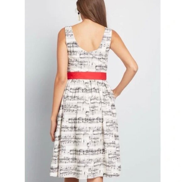 Modcloth "In the Key of Chic" Musical Score Dress in Black and Cream - Picture 3 of 12
